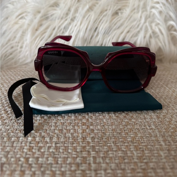 Gucci Magenta Gradient Irregular Sunglasses - Picture 5 of 6